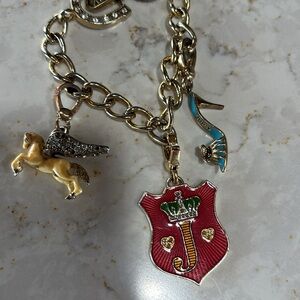 Juicy vintage charm Bracelet with heel,
Unicorn and J charms super cute